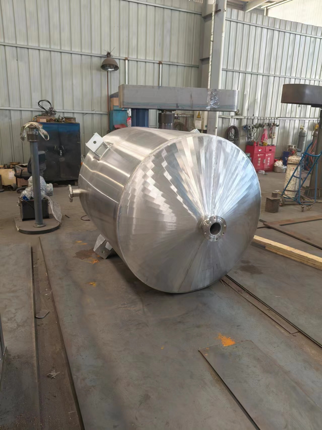 大型不銹鋼高壓反應(yīng)釜生產(chǎn)難度闡述 大型不銹鋼高壓反應(yīng)釜生產(chǎn)難度闡述